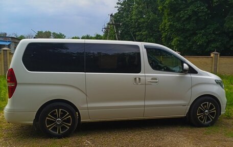 Hyundai H-1 II рестайлинг, 2019 год, 3 200 000 рублей, 6 фотография