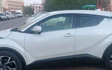 Toyota C-HR I рестайлинг, 2017 год, 1 850 000 рублей, 5 фотография