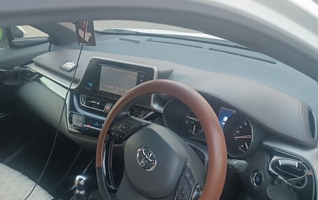Toyota C-HR I рестайлинг, 2017 год, 1 850 000 рублей, 2 фотография