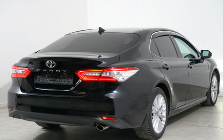 Toyota Camry, 2018 год, 2 999 000 рублей, 6 фотография