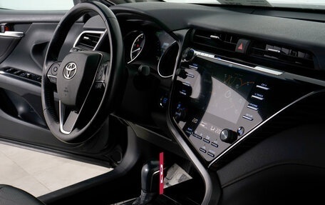 Toyota Camry, 2018 год, 2 999 000 рублей, 19 фотография