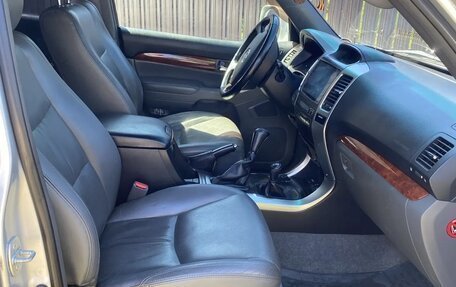 Toyota Land Cruiser Prado 120 рестайлинг, 2006 год, 1 700 000 рублей, 9 фотография