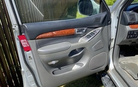 Toyota Land Cruiser Prado 120 рестайлинг, 2006 год, 1 700 000 рублей, 14 фотография