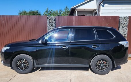 Mitsubishi Outlander III рестайлинг 3, 2013 год, 1 300 000 рублей, 2 фотография