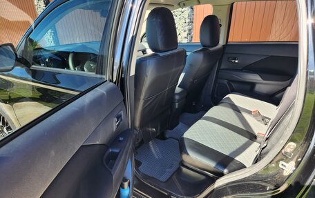 Mitsubishi Outlander III рестайлинг 3, 2013 год, 1 300 000 рублей, 5 фотография