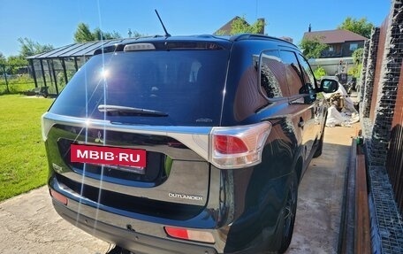 Mitsubishi Outlander III рестайлинг 3, 2013 год, 1 300 000 рублей, 3 фотография