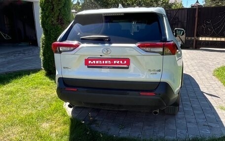 Toyota RAV4, 2022 год, 3 670 000 рублей, 2 фотография