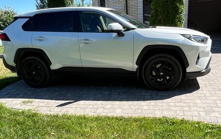 Toyota RAV4, 2022 год, 3 670 000 рублей, 5 фотография