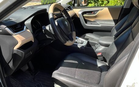 Toyota RAV4, 2022 год, 3 670 000 рублей, 6 фотография