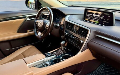 Lexus RX IV рестайлинг, 2017 год, 4 700 000 рублей, 8 фотография