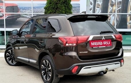 Mitsubishi Outlander III рестайлинг 3, 2021 год, 2 460 000 рублей, 7 фотография