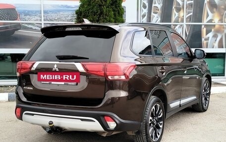 Mitsubishi Outlander III рестайлинг 3, 2021 год, 2 460 000 рублей, 5 фотография