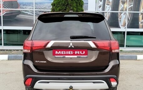 Mitsubishi Outlander III рестайлинг 3, 2021 год, 2 460 000 рублей, 6 фотография