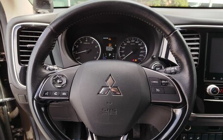 Mitsubishi Outlander III рестайлинг 3, 2021 год, 2 460 000 рублей, 19 фотография
