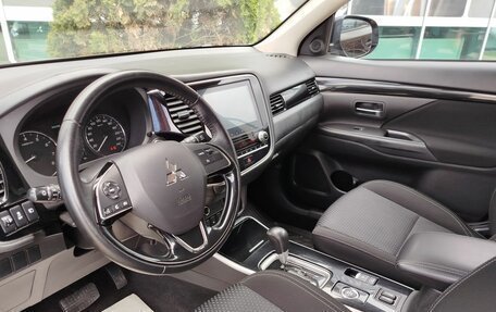 Mitsubishi Outlander III рестайлинг 3, 2021 год, 2 460 000 рублей, 22 фотография