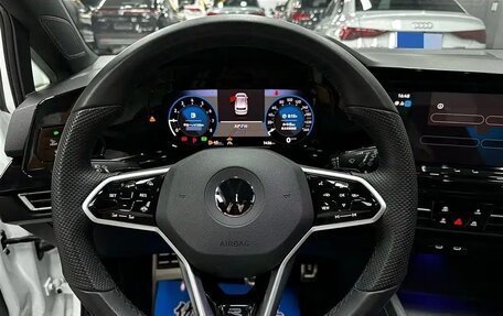 Volkswagen Golf VIII, 2023 год, 1 700 000 рублей, 7 фотография