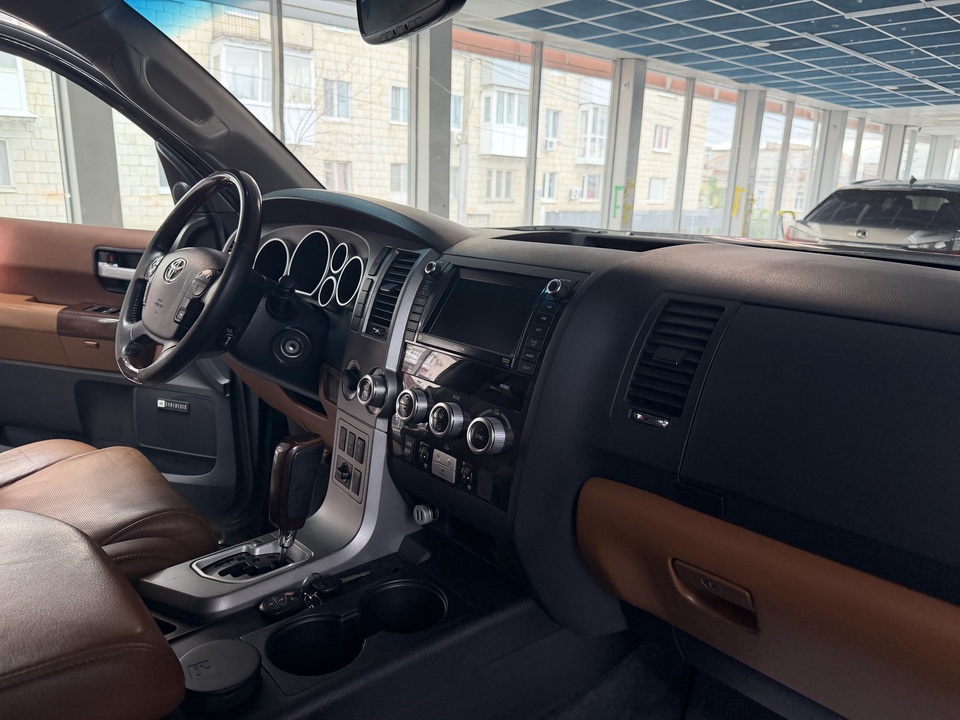 Toyota Sequoia II, 2011 год, 4 250 000 рублей, 5 фотография