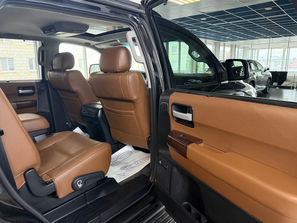 Toyota Sequoia II, 2011 год, 4 250 000 рублей, 8 фотография