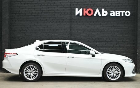 Toyota Camry, 2019 год, 3 290 000 рублей, 8 фотография