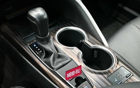 Toyota Camry, 2019 год, 3 290 000 рублей, 13 фотография