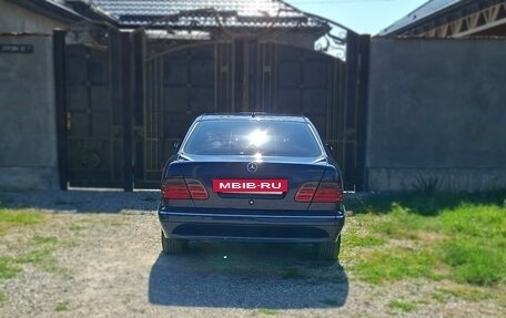 Mercedes-Benz E-Класс, 2000 год, 800 000 рублей, 6 фотография