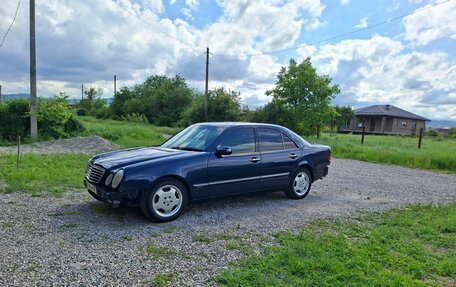 Mercedes-Benz E-Класс, 2000 год, 800 000 рублей, 21 фотография