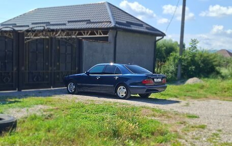 Mercedes-Benz E-Класс, 2000 год, 800 000 рублей, 31 фотография