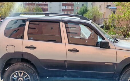 Chevrolet Niva I рестайлинг, 2015 год, 570 000 рублей, 3 фотография