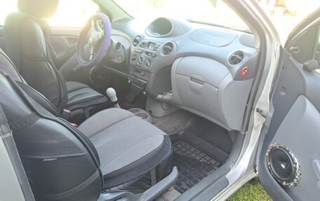 Toyota Yaris I рестайлинг, 2001 год, 220 000 рублей, 7 фотография