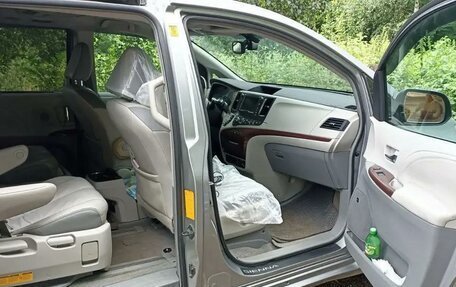 Toyota Sienna III, 2010 год, 2 150 000 рублей, 7 фотография