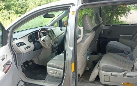 Toyota Sienna III, 2010 год, 2 150 000 рублей, 9 фотография
