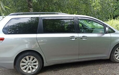 Toyota Sienna III, 2010 год, 2 150 000 рублей, 4 фотография
