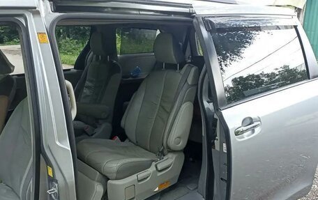 Toyota Sienna III, 2010 год, 2 150 000 рублей, 10 фотография