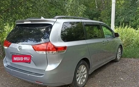 Toyota Sienna III, 2010 год, 2 150 000 рублей, 5 фотография