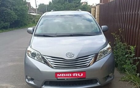 Toyota Sienna III, 2010 год, 2 150 000 рублей, 11 фотография