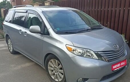 Toyota Sienna III, 2010 год, 2 150 000 рублей, 12 фотография
