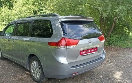 Toyota Sienna III, 2010 год, 2 150 000 рублей, 13 фотография