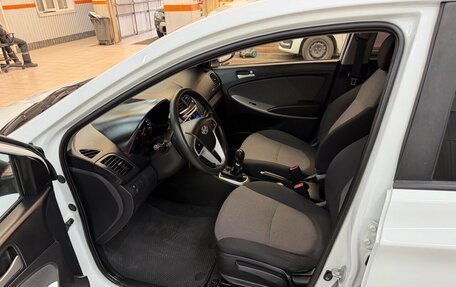 Hyundai Solaris II рестайлинг, 2013 год, 860 000 рублей, 6 фотография