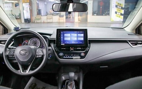 Toyota Corolla, 2022 год, 1 690 000 рублей, 5 фотография