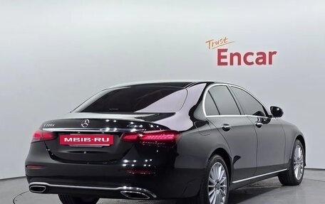 Mercedes-Benz E-Класс, 2023 год, 4 309 312 рублей, 2 фотография