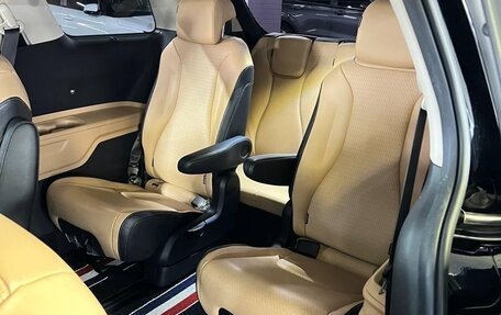 KIA Carnival, 2020 год, 3 700 000 рублей, 15 фотография