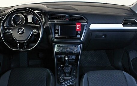 Volkswagen Tiguan II, 2018 год, 2 457 000 рублей, 11 фотография