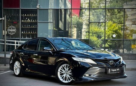 Toyota Camry, 2018 год, 3 375 000 рублей, 2 фотография