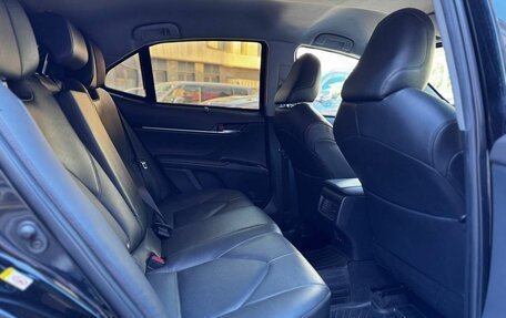 Toyota Camry, 2018 год, 3 375 000 рублей, 10 фотография