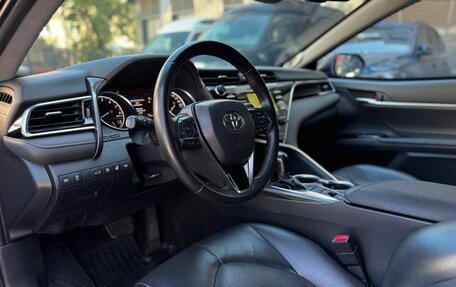 Toyota Camry, 2018 год, 3 375 000 рублей, 8 фотография
