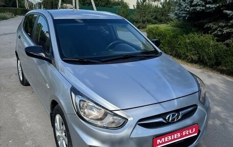Hyundai Solaris II рестайлинг, 2012 год, 648 000 рублей, 1 фотография