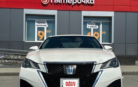 Toyota Crown, 2016 год, 2 450 000 рублей, 1 фотография
