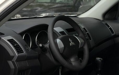 Mitsubishi Outlander III рестайлинг 3, 2011 год, 969 000 рублей, 17 фотография