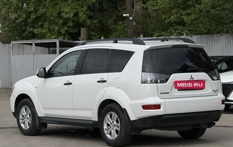 Mitsubishi Outlander III рестайлинг 3, 2011 год, 969 000 рублей, 16 фотография