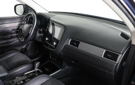 Mitsubishi Outlander III рестайлинг 3, 2021 год, 2 797 000 рублей, 11 фотография